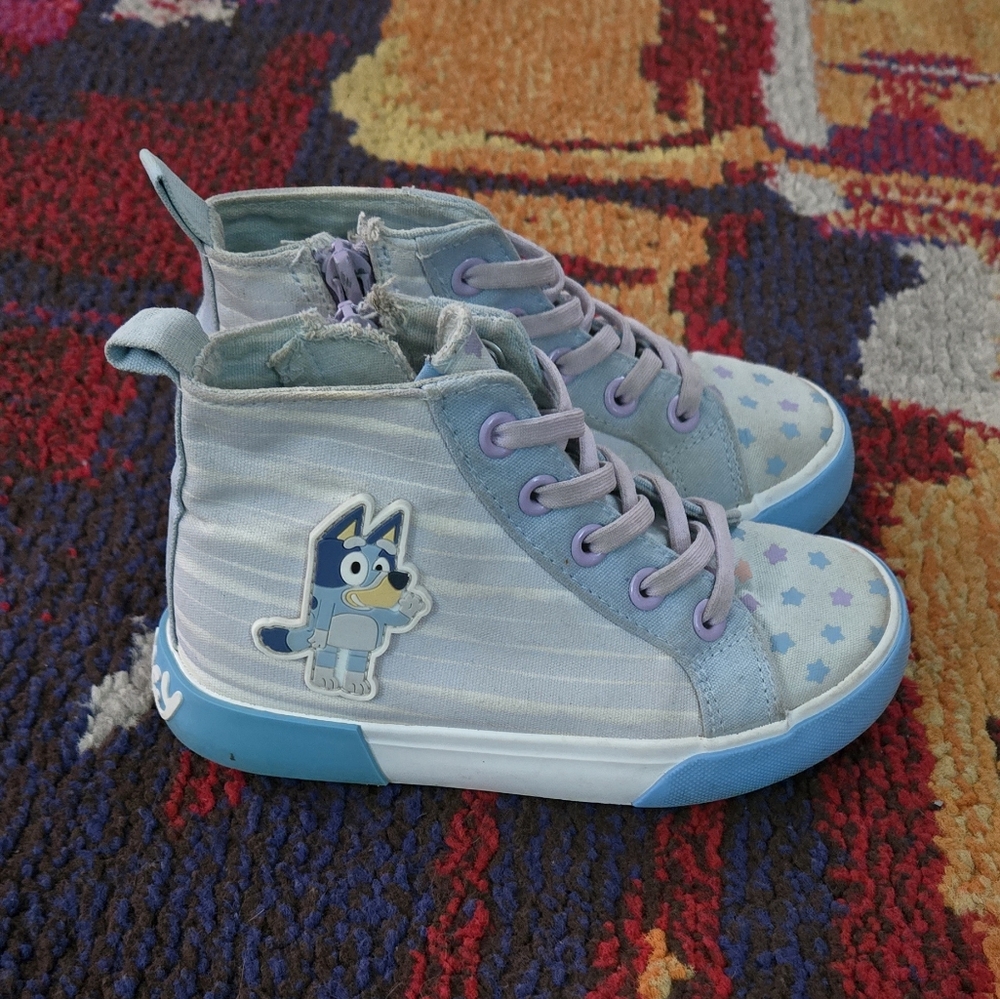 Kids High-Top Sneakers in Light Blue with Star Print